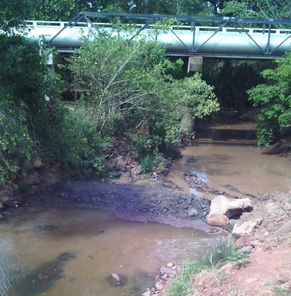 Idaan construye represa en río Caimito