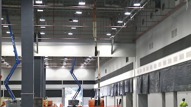 Dilatan dos meses entrega de centro de convenciones