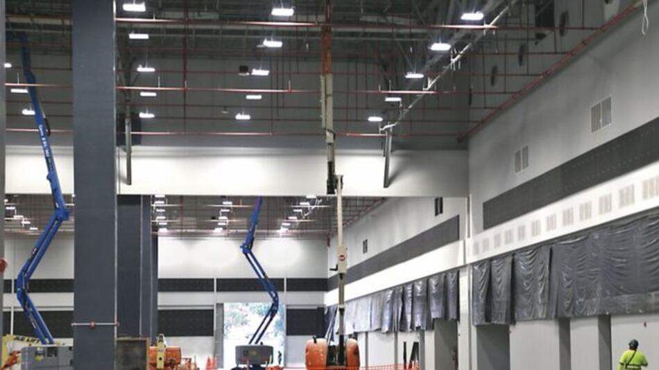 Dilatan dos meses entrega de centro de convenciones