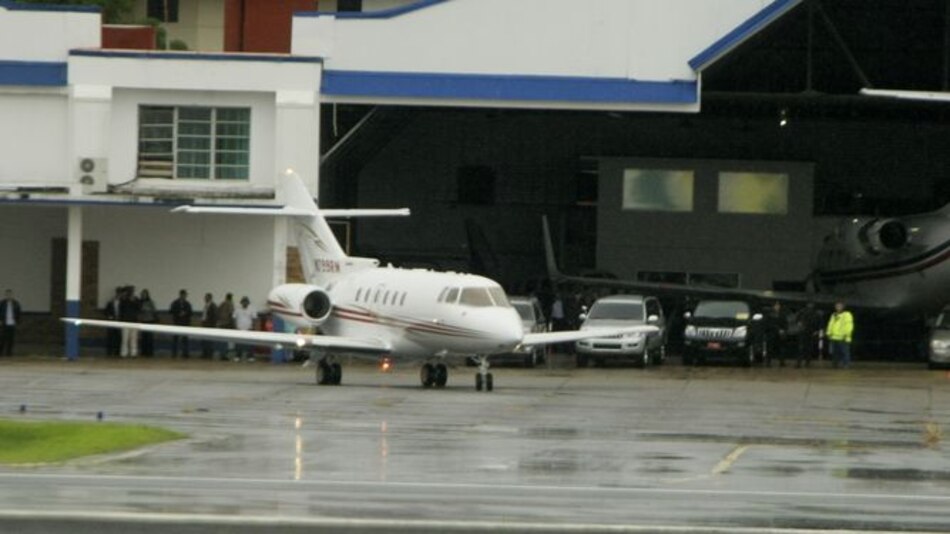 Ricardo Martinelli sale de Panamá para reunión en el Parlacen