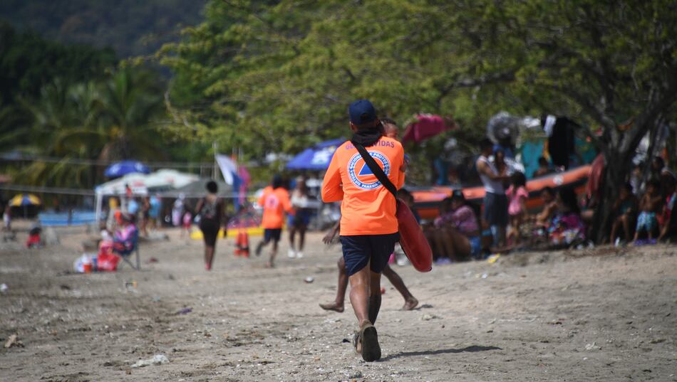 Derogan parcialmente resolución sobre horario en las playas; pero restricción sí aplicará para paseos en buses