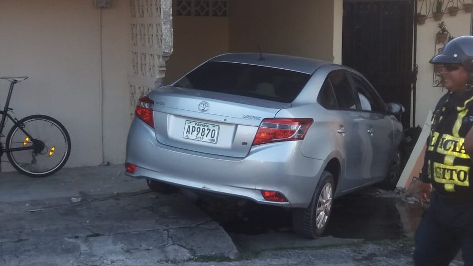 Conductor colisiona contra casa en El Manguito de Penonomé