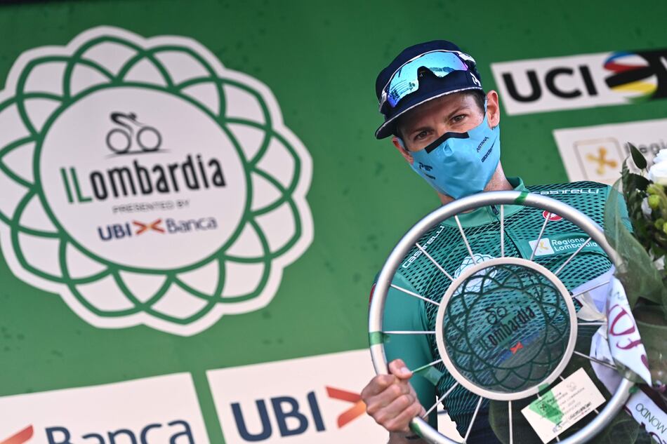 Fuglsang se lleva Giro de Lombardía marcado por grave caída de Evenepoel