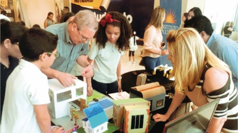 Estudiantes del IC en Feria de Robótica 2018