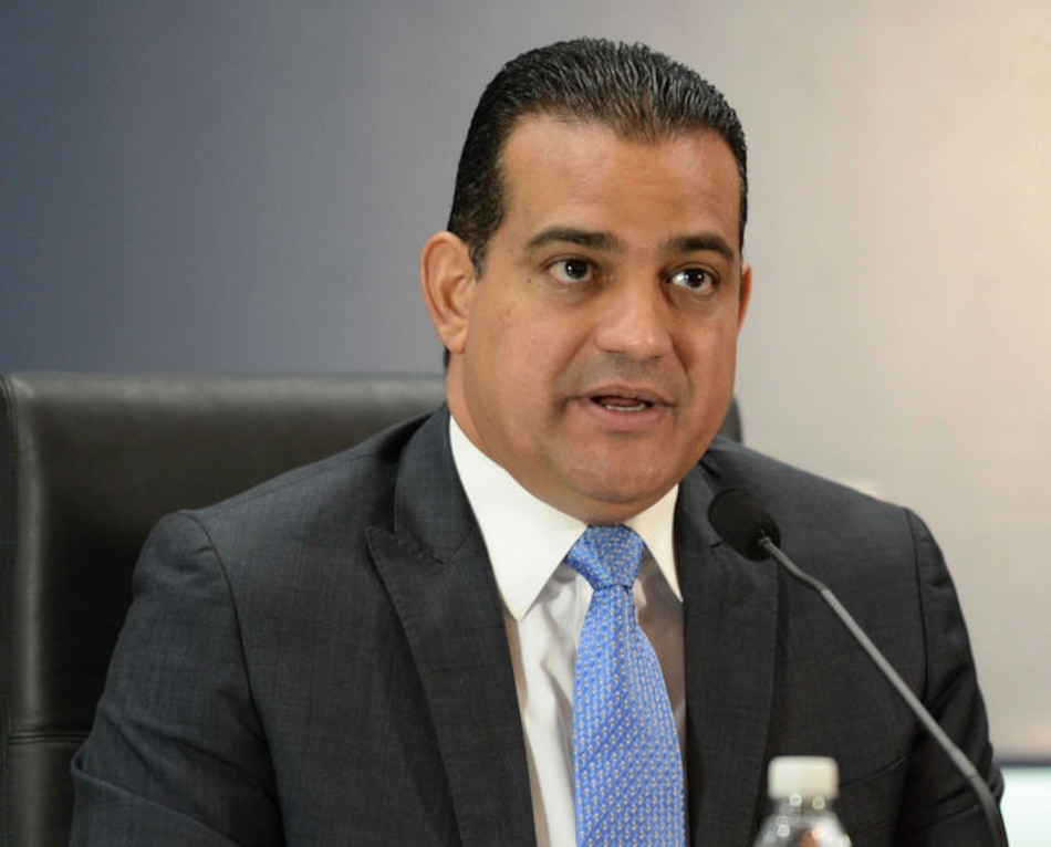 Ministro de Trabajo, Luis Ernesto Carles, presenta su renuncia