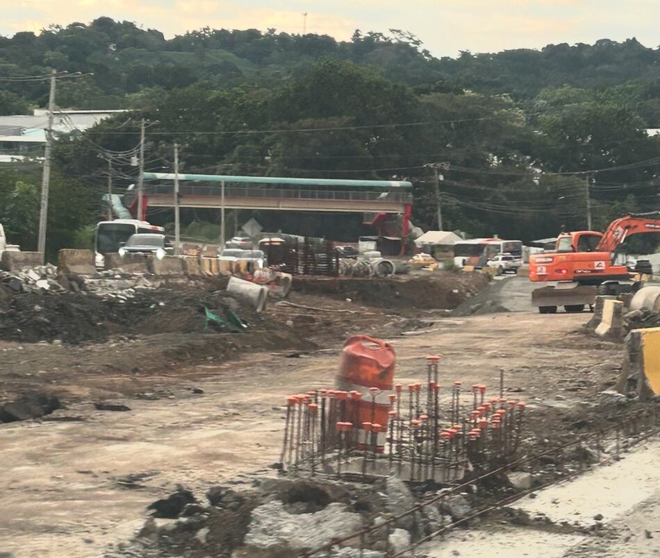 Una vía, mil quejas: la Transístmica de Milla 8 a El Palmar es un martirio diario