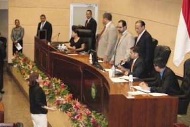 Diputados piden licencia para ejercer la abogacía