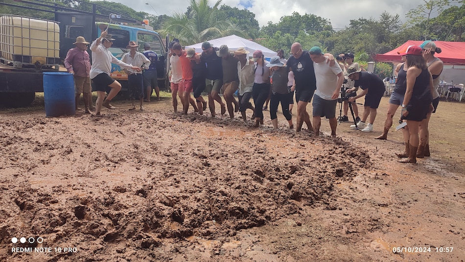 Junta de embarra en Pedasí: una experiencia cultural que atrae a turistas de todo el mundo