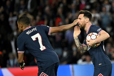 Un doblete de Messi permite al PSG remontar al Leipzig en la Champions