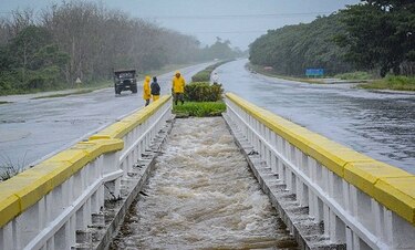 Inundaciones y cortes de vías en Cuba por tormenta Alberto