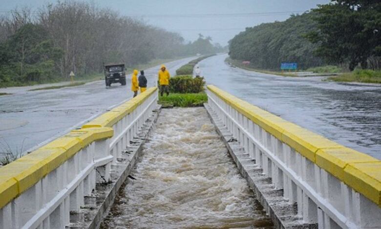 Inundaciones y cortes de vías en Cuba por tormenta Alberto