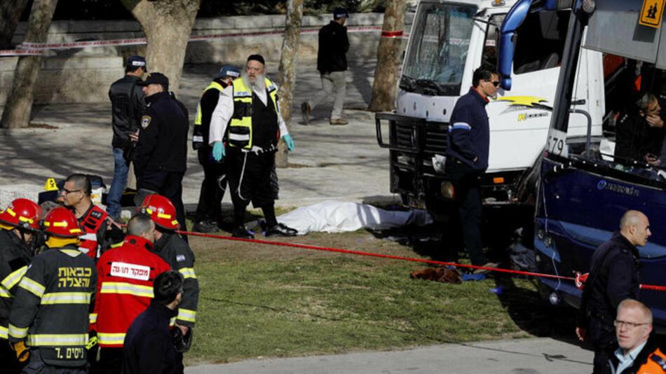 Cuatro soldados israelíes muertos en ataque con un camión en Jerusalén