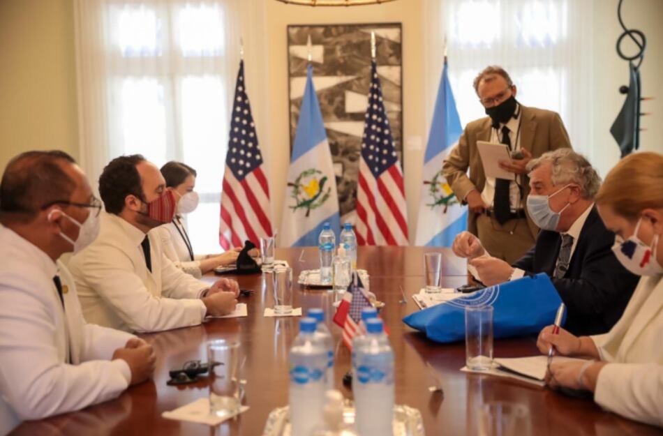 Michael Kozak se reúne con el canciller de Guatemala, para ‘destacar la importancia de defender el estado de derecho'