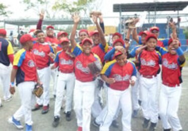 Duelo panameño en semifinales; Colombia-Venezuela en la otra llave