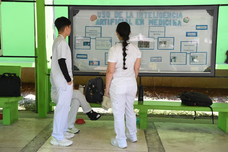 Internado de un año: Colegio Médico exige cambios para asegurar calidad