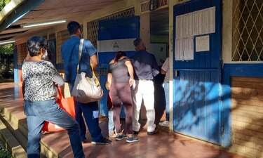 Nicaragüenses votan en unos comicios que aferran a Ortega al poder