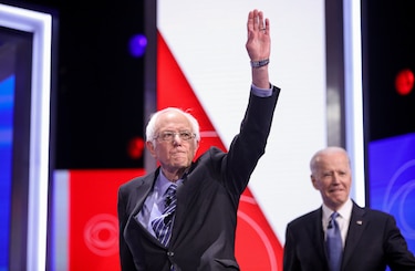 Sanders da su apoyo a exrival Biden en la carrera presidencial de Estados Unidos
