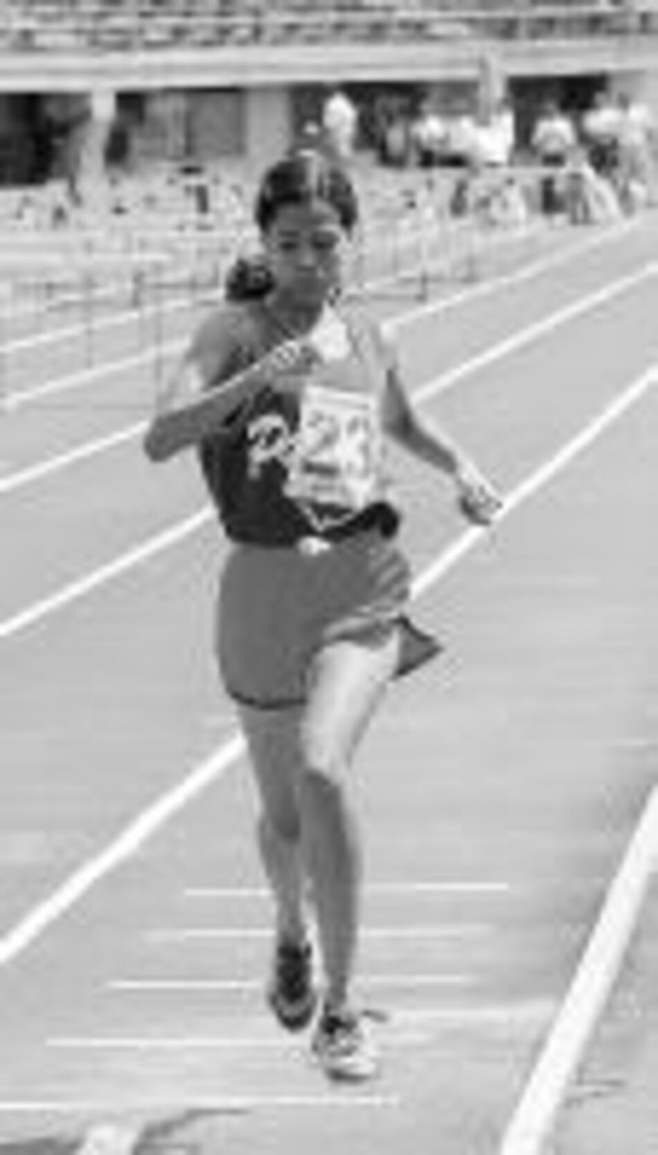 Evelyn Guerra cierra con medalla de plata en mil 500