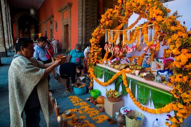 México dedica altar del Día de Muertos a fallecidos por Covid-19