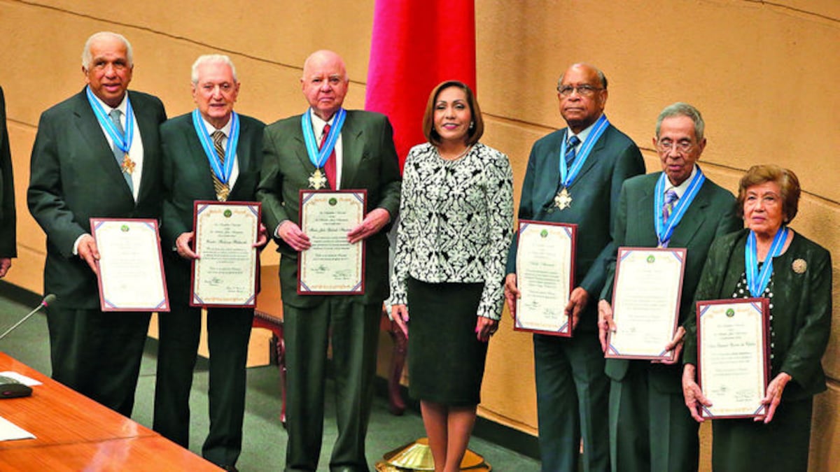 Adán Ríos, Carlos Bolívar Pedreschi, Mario Galindo, la presidenta de la Asamblea, Yanibel Ábrego, Adolfo Ahumada, Jacobo Salas y Aura Emérit
