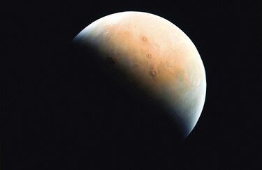 Sonda emiratí envía primera imagen de Marte