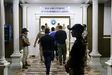 Migración deportó a 12 colombianos por ‘representar una amenaza’