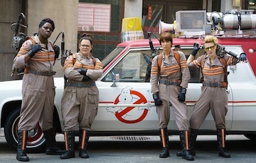 'Ghostbusters' reviven y mantienen el espíritu original