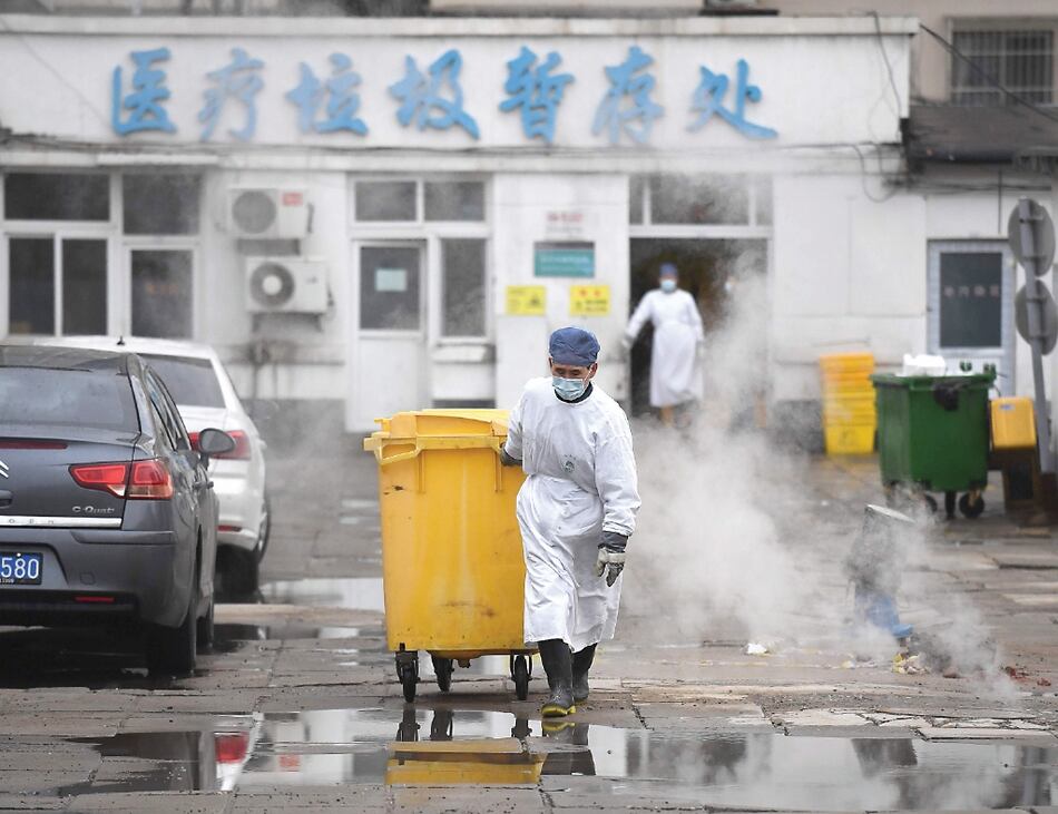 COVID-19 cobra vida de 6 médicos