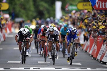 Sagan gana la tercera etapa; Thomas sigue líder