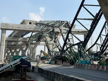 Dos muertos y un herido por otro desplome de grúa en Tailandia tras accidente ferroviario