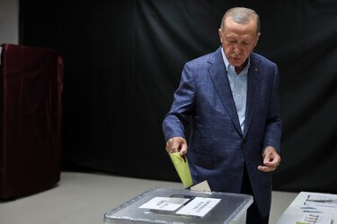 Elecciones en Turquía: Erdogan ruega a Alá por ‘un mejor futuro’ para su país tras depositar su voto