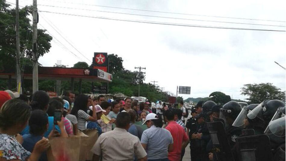Docentes y acudientes en Ocú exigen culminación de trabajos en plantel