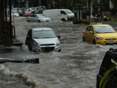 19 familias afectadas por inundaciones en Parque Lefevre