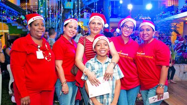 Scotiabank participa en posada navideña de Fanlyc