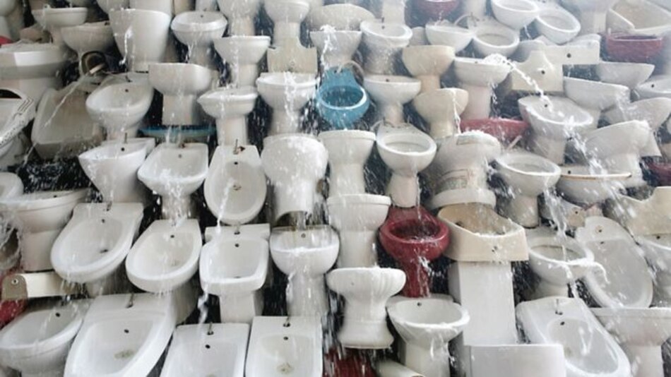 Históricos urinarios de París destapan sus secretos