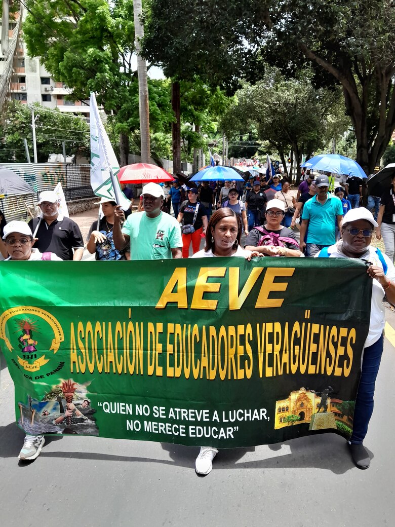 Aulas vacías, tamboritos en la calle: docentes en paro desafían el llamado del Meduca