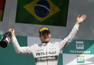 Rosberg llega inspirado a la última carrera para arrebatarle el título a Hamilton