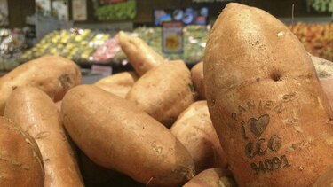 Supermercado sueco ensaya etiquetas láser en vegetales