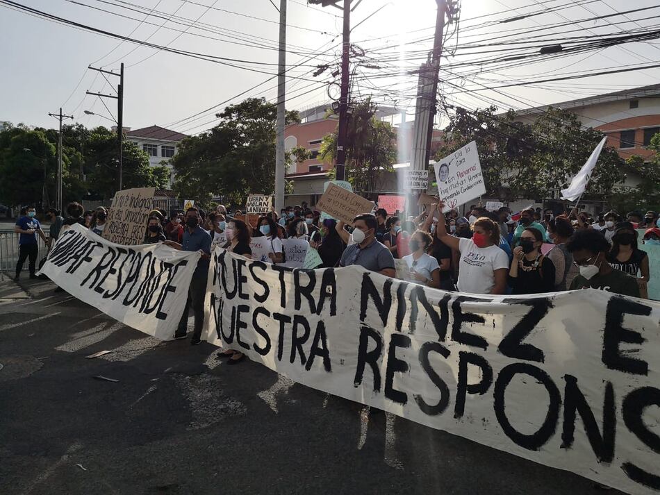 La Policía sofoca manifestación en Senniaf y Cortizo pide que responsables de los abusos sean castigados, pero no anuncia destituciones