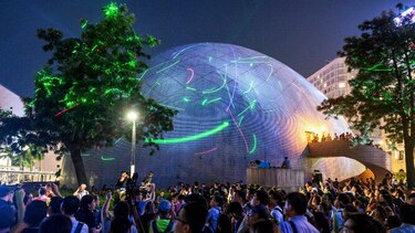 Un 'espectáculo láser' para romper la violencia de las manifestaciones en Hong Kong