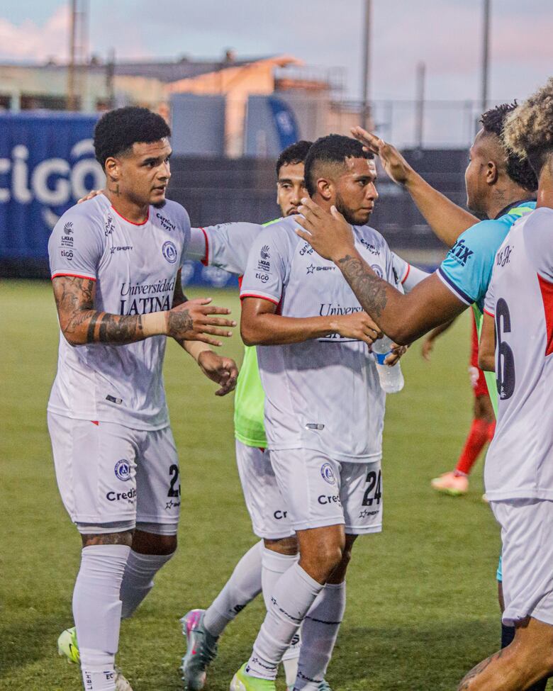 Universitario y San Francisco se juegan el pase a la final del Apertura 2025