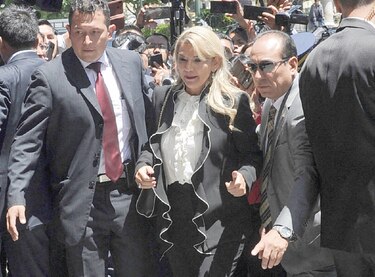 Fiscalía de Bolivia ordena detener a la expresidenta Jeanine Áñez
