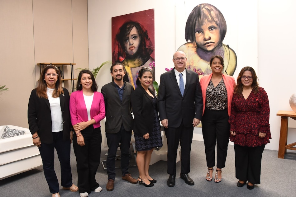 Acercamiento entre defensores de derechos humanos y el presidente del BID