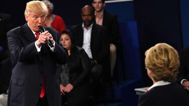 Acorralado, Donald Trump ataca en un duro debate
