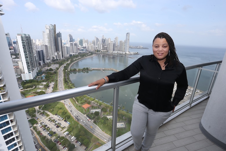 Cripto artista panameña Itzel Yard diseña la portada NFT de revista Fortune