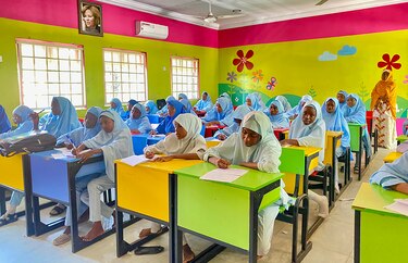 Los niños de una comunidad nómade en Nigeria van a la escuela por primera vez