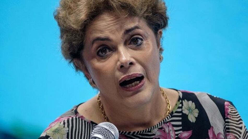 Mayoría de brasileños quiere salida de Rousseff