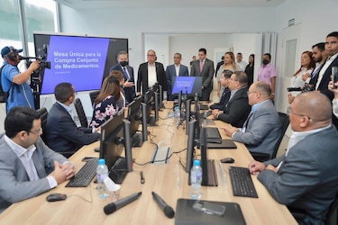 Otra mesa para solucionar el problema del desabastecimiento de los medicamentos