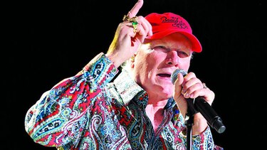 MIKE LOVE NARRA ENCUENTRO CON CHARLES MANSON