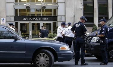 Tiroteo en edificio federal en Nueva York termina con un muerto y un herido